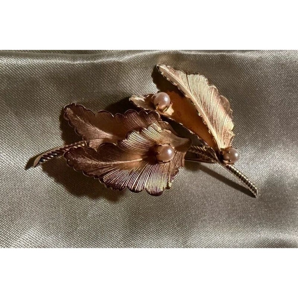 Exquisite Mid-Century Florentine Gold-Tone Triple Leaf Spray Brooch with Faux Pe
